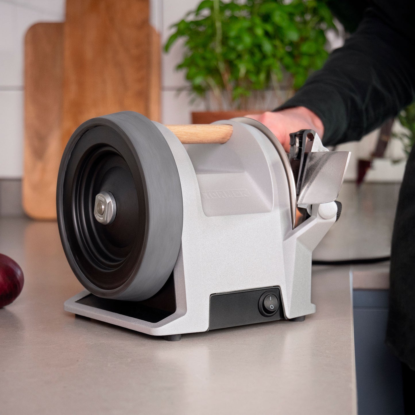 EdgeMaster Pro Electric Knife Sharpener